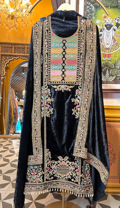 Ferozara Velvet Suit (Black)