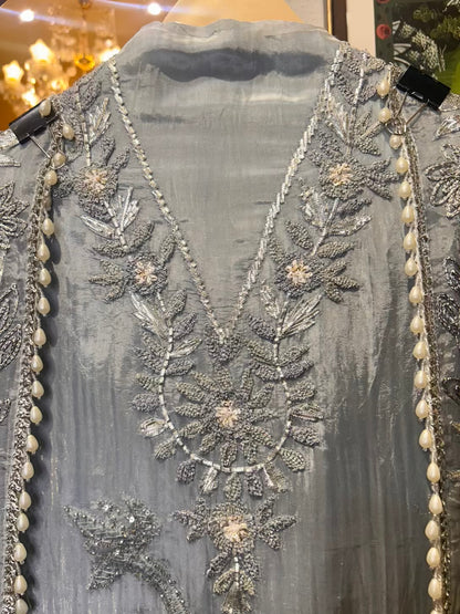 Ruhaysha-é-Noor Organza Suit (Silver Grey)