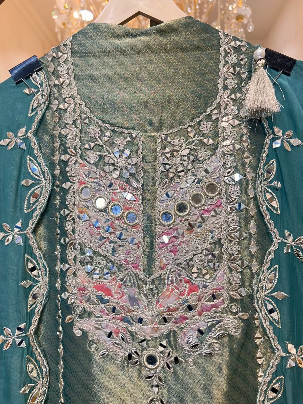Zarfeen Dori Aaina Suit (Green)