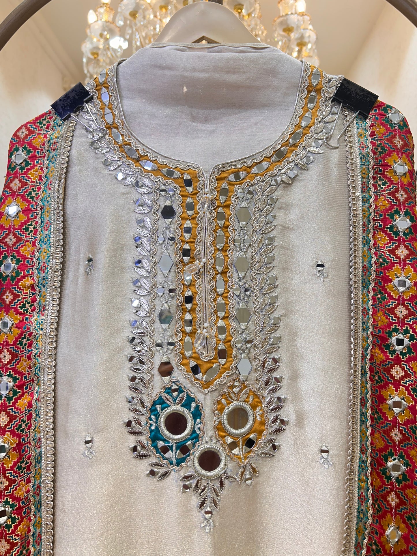 Aaina Zariya Suit