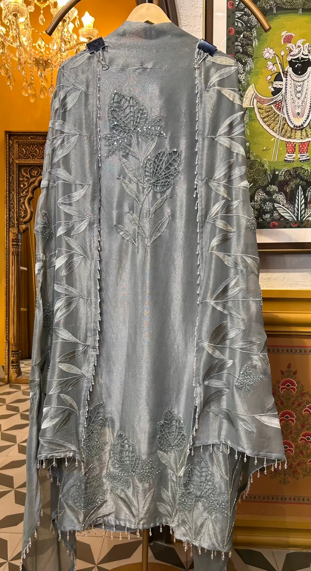 Zarina-é-Noor (Silver Grey)