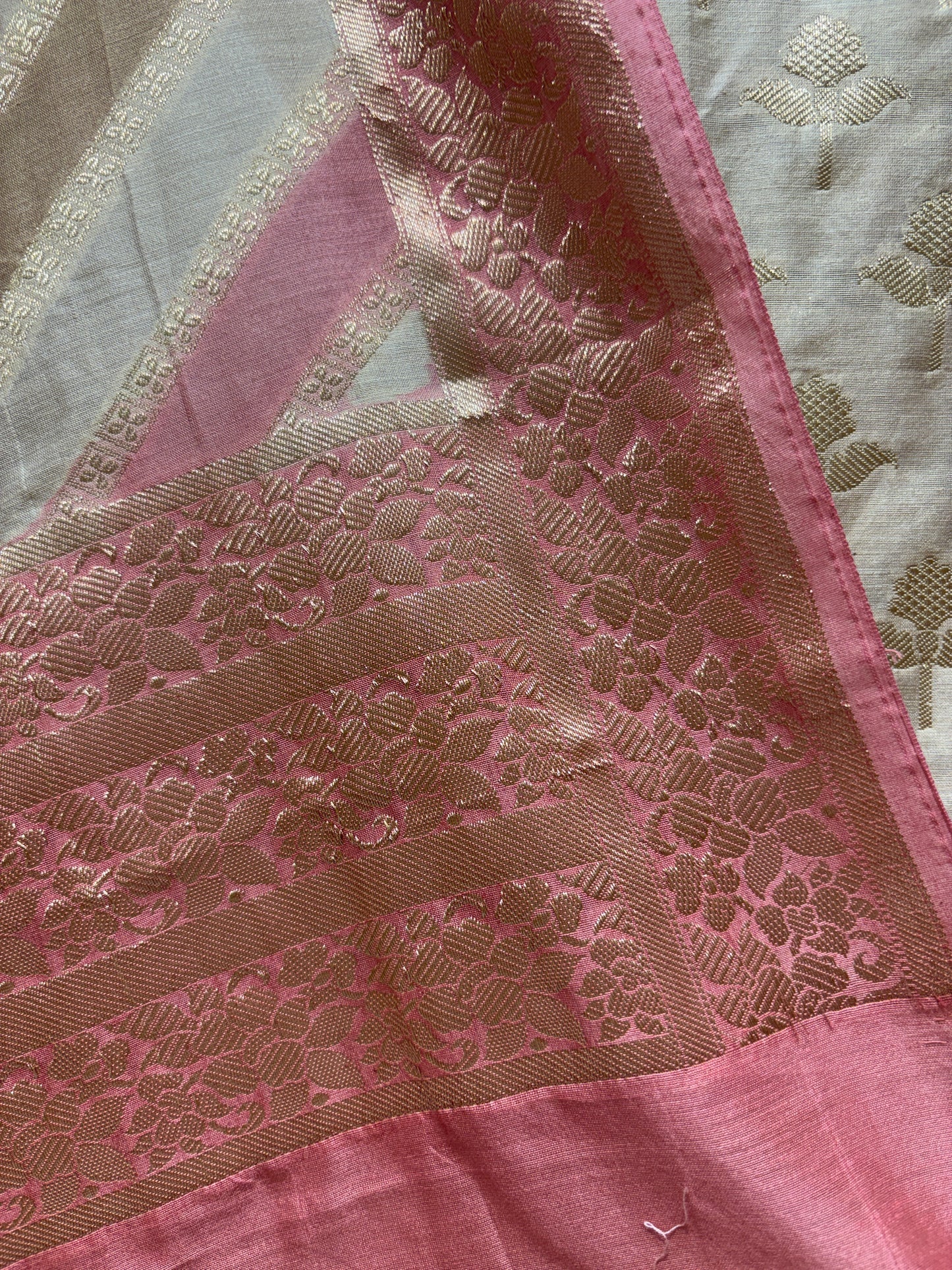 Lehraz Banarasi Grace Suit