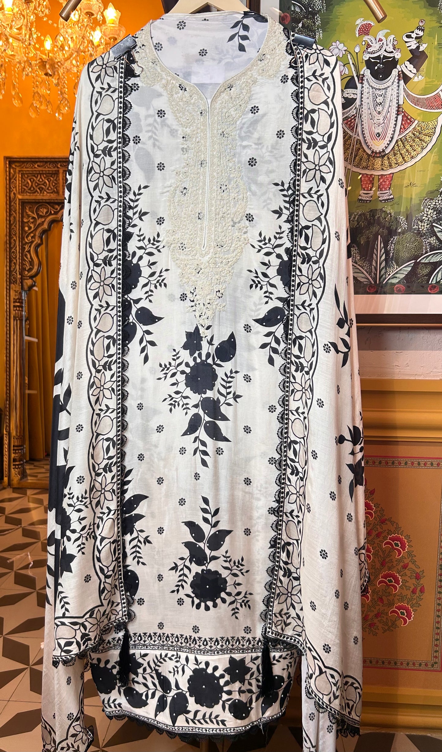 Nairiti Muslin Suit (Ivory)