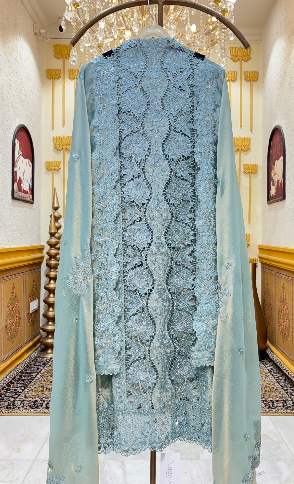 Aafrinoor Suit