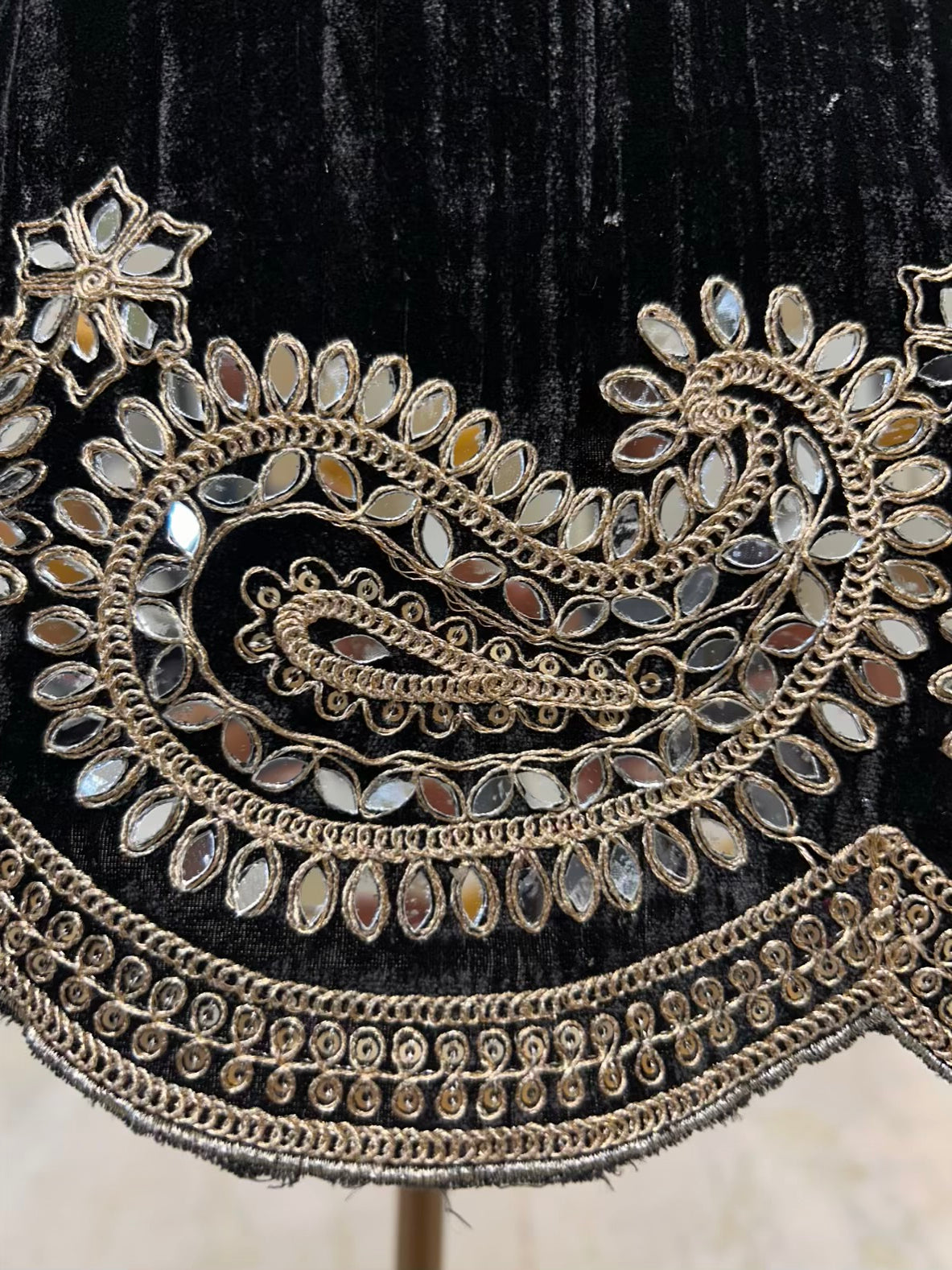 Zayrah Velvet Suit (Black)