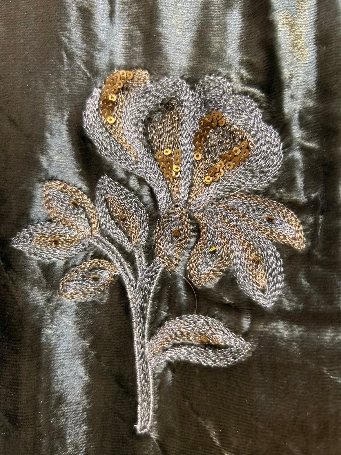 Zarmina Velvet Suit (Silver Grey)