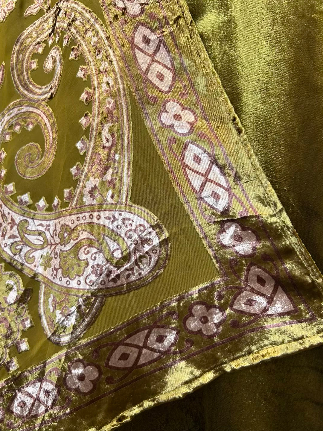 Zarveen Velvet Suit (Green)