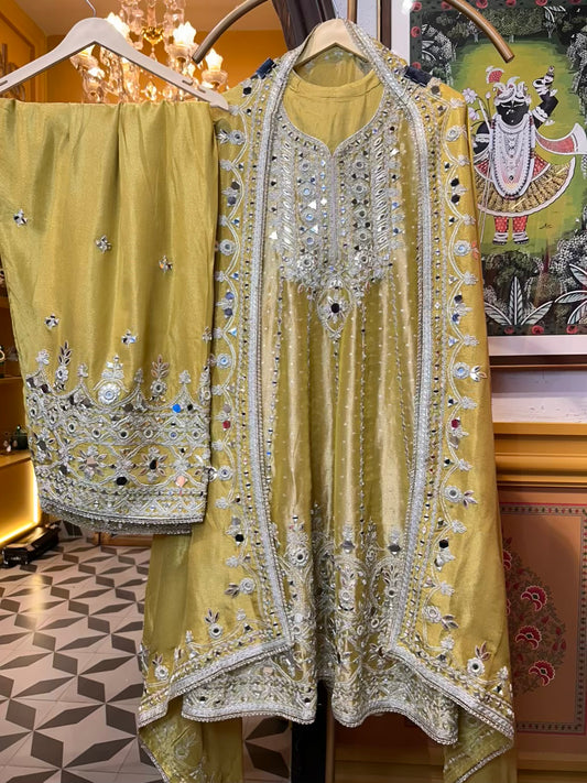Nooré-Dori Suit