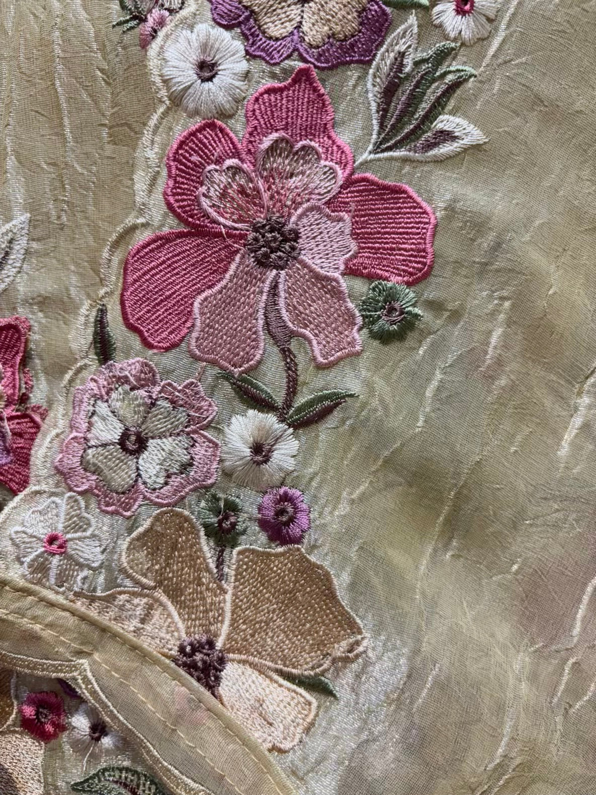 Nyra Tissue Thread Suit