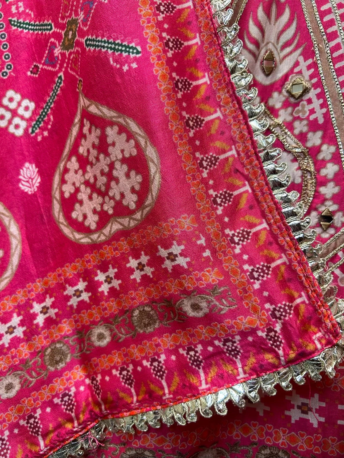 Ameera-é-Patola Suit (Magenta)