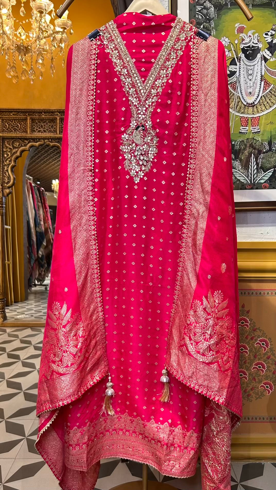 Zarfeenah Banarasi Suit (Magenta)