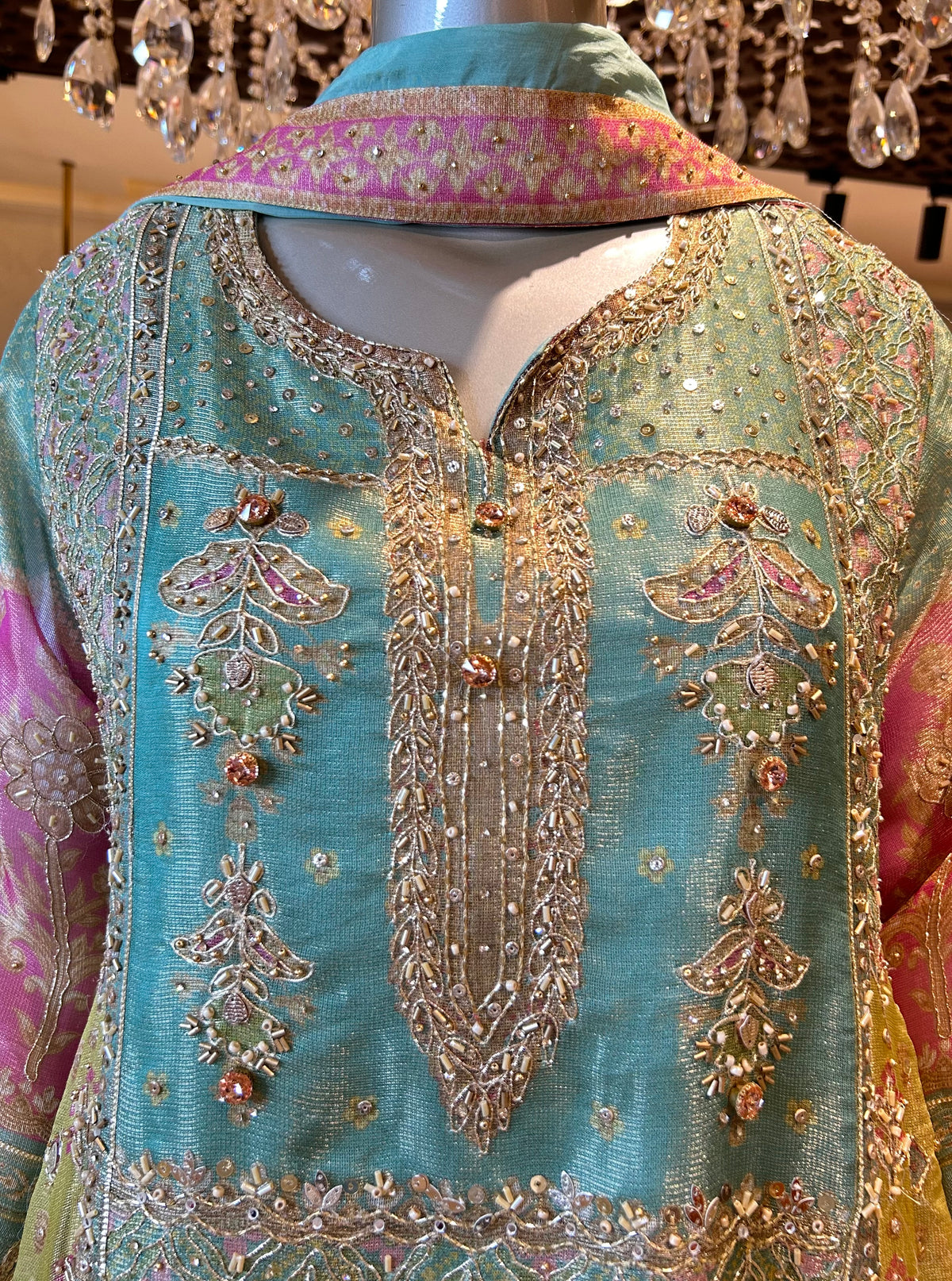 Roshnaz Élite Anarkali Set