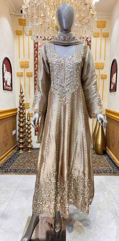 Sheesh Noor Anarkali