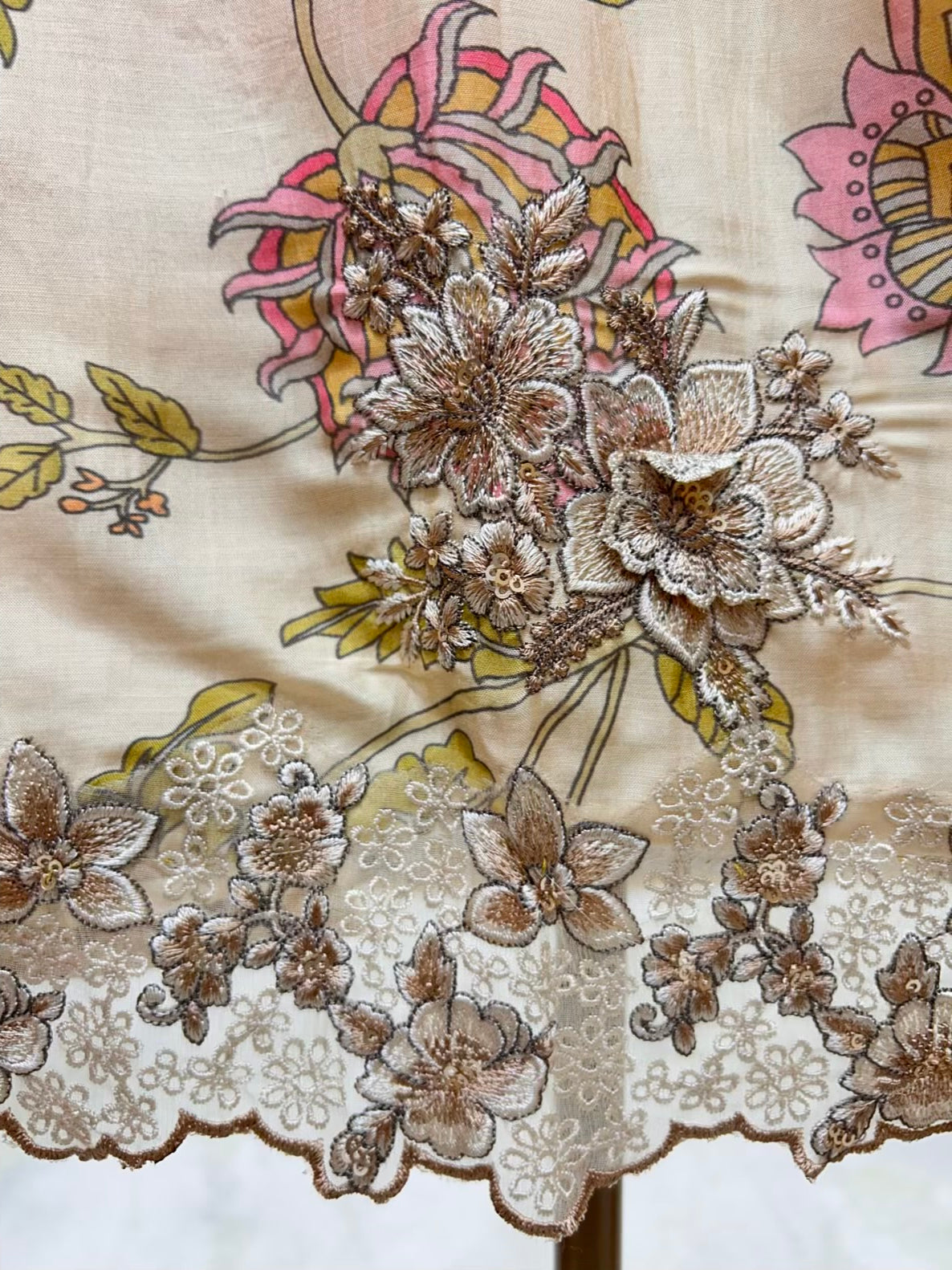 Zehna Pastel Bloom Suit (Beige)