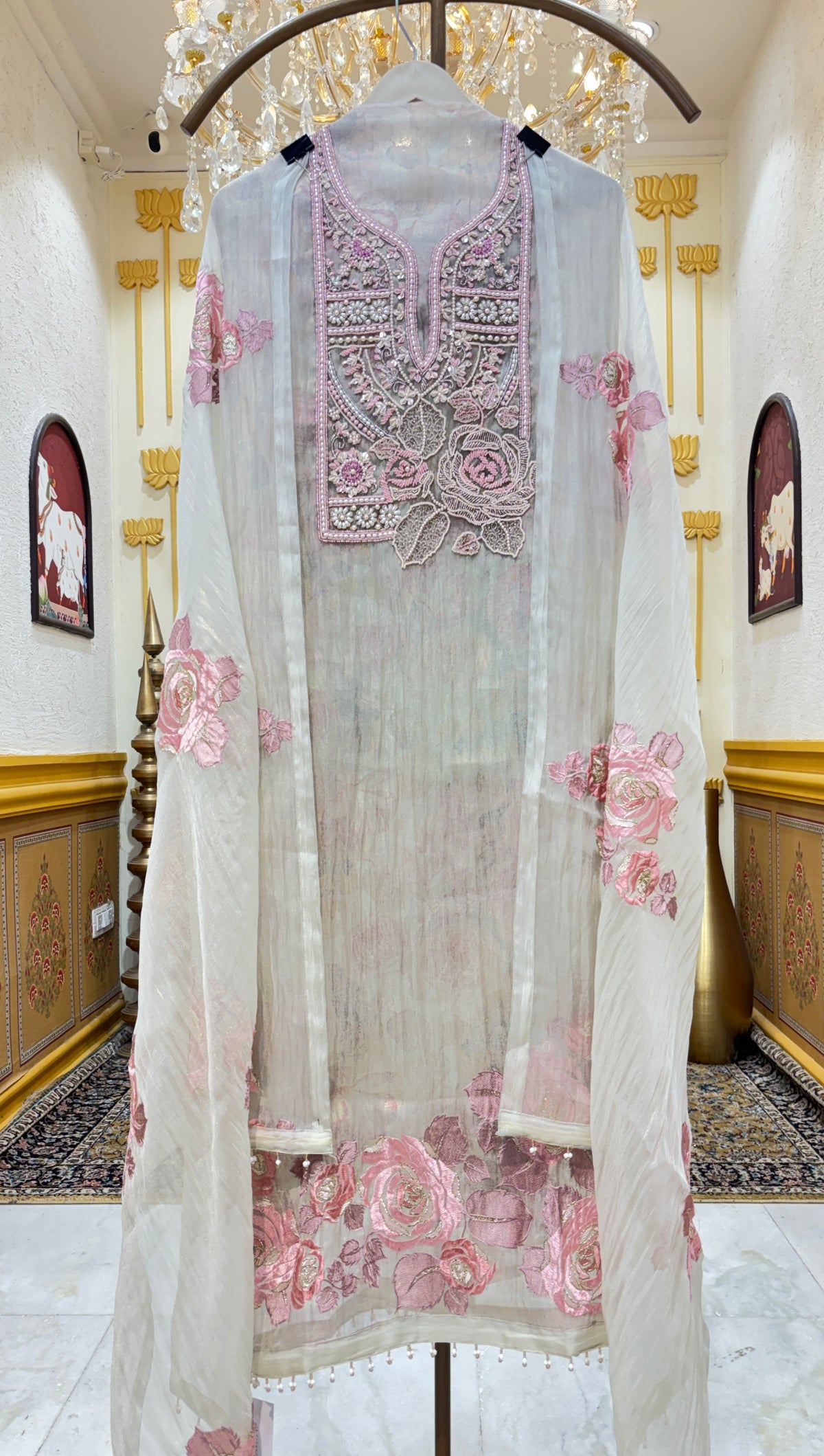 Aainoor Élite Suit