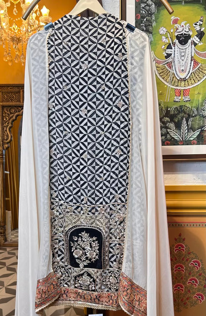 Zehnara Organza Suit (Black & Ivory)