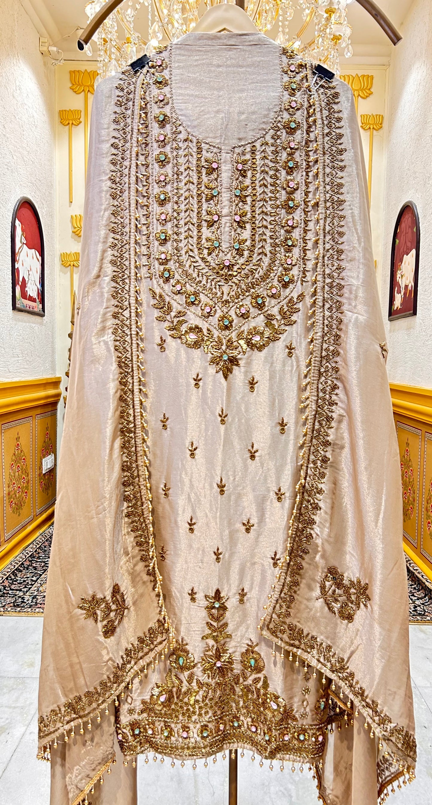 Vasundhara Élan Suit