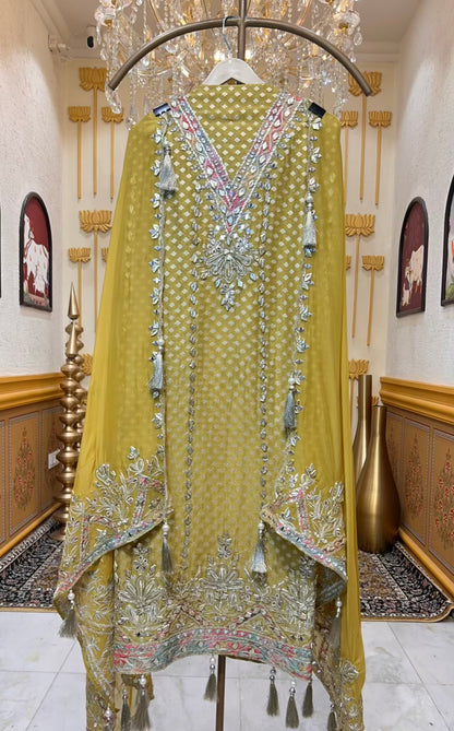Zehraani Noor Jhalar Suit (Lime Green)