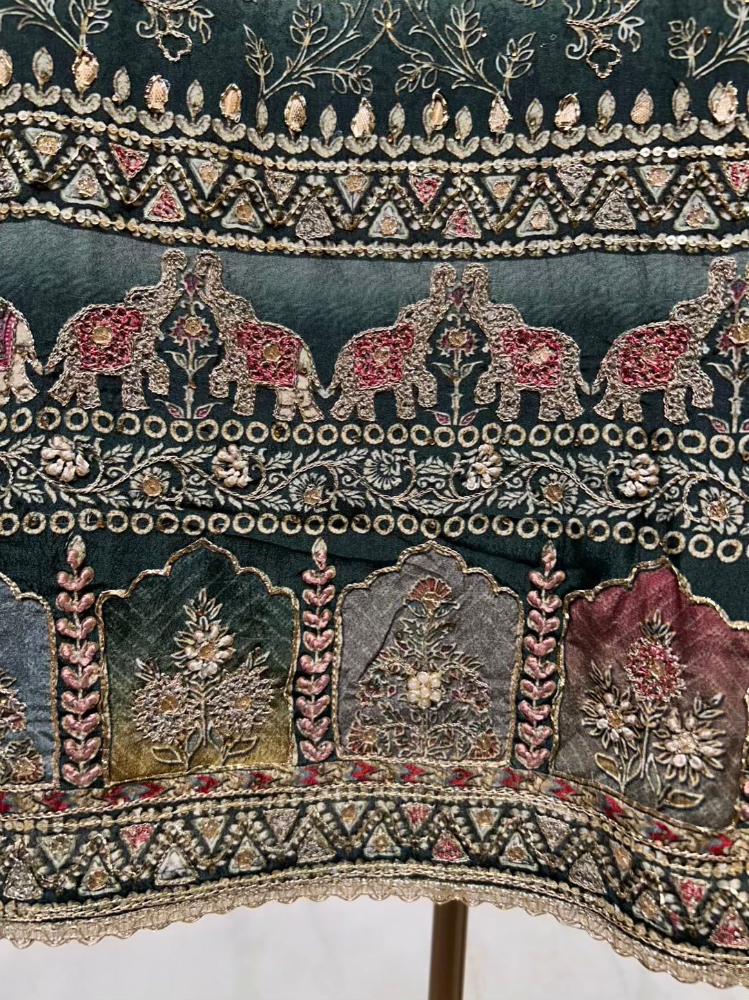 Zareenah Zari Flow Suit (Mehendi Green)