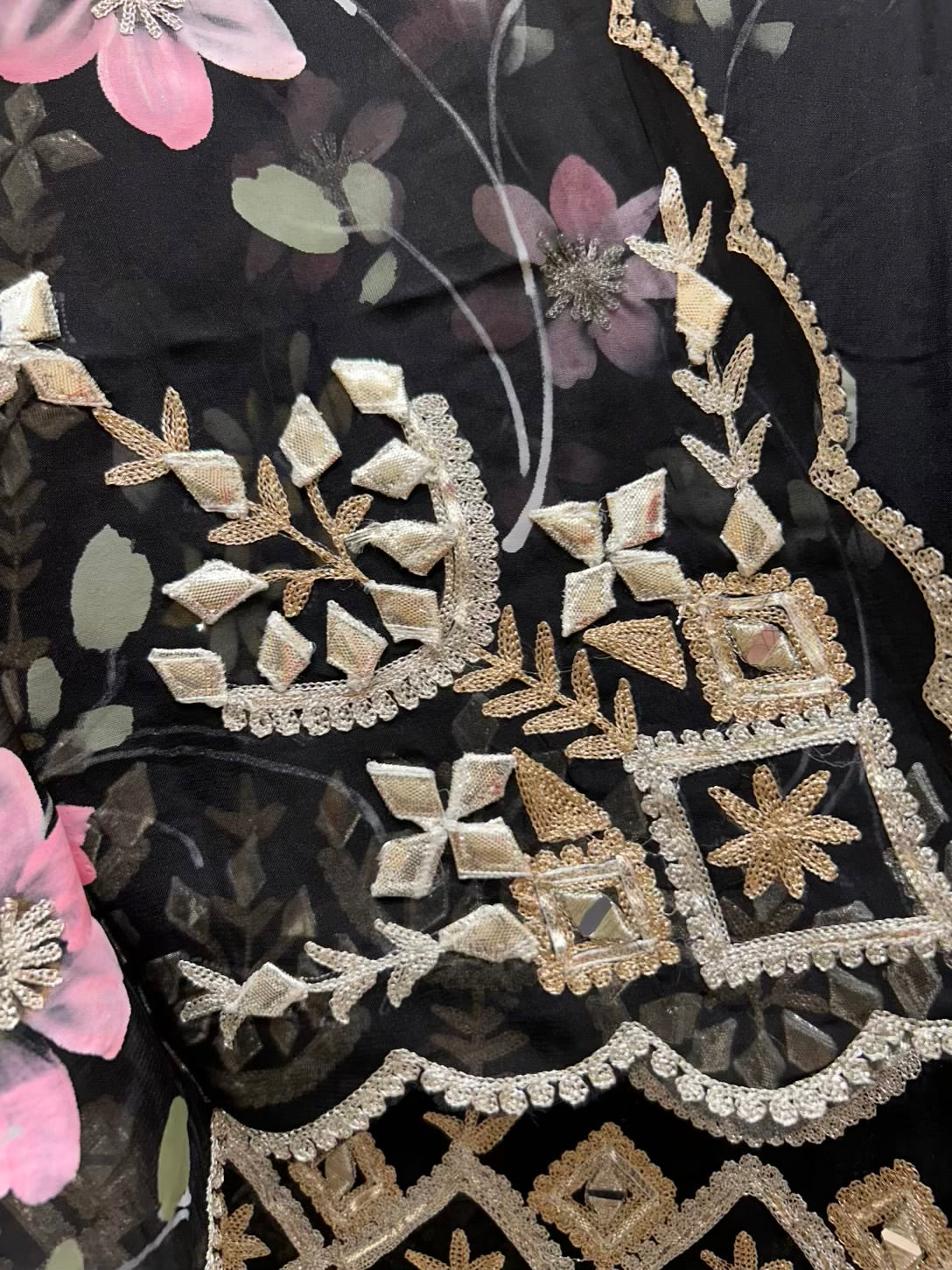 Zayrika Handprint Gota Suit (Black)