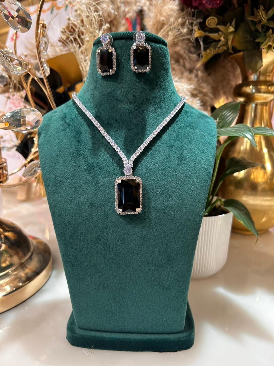 Crystal Gleam Necklace Set (Black)