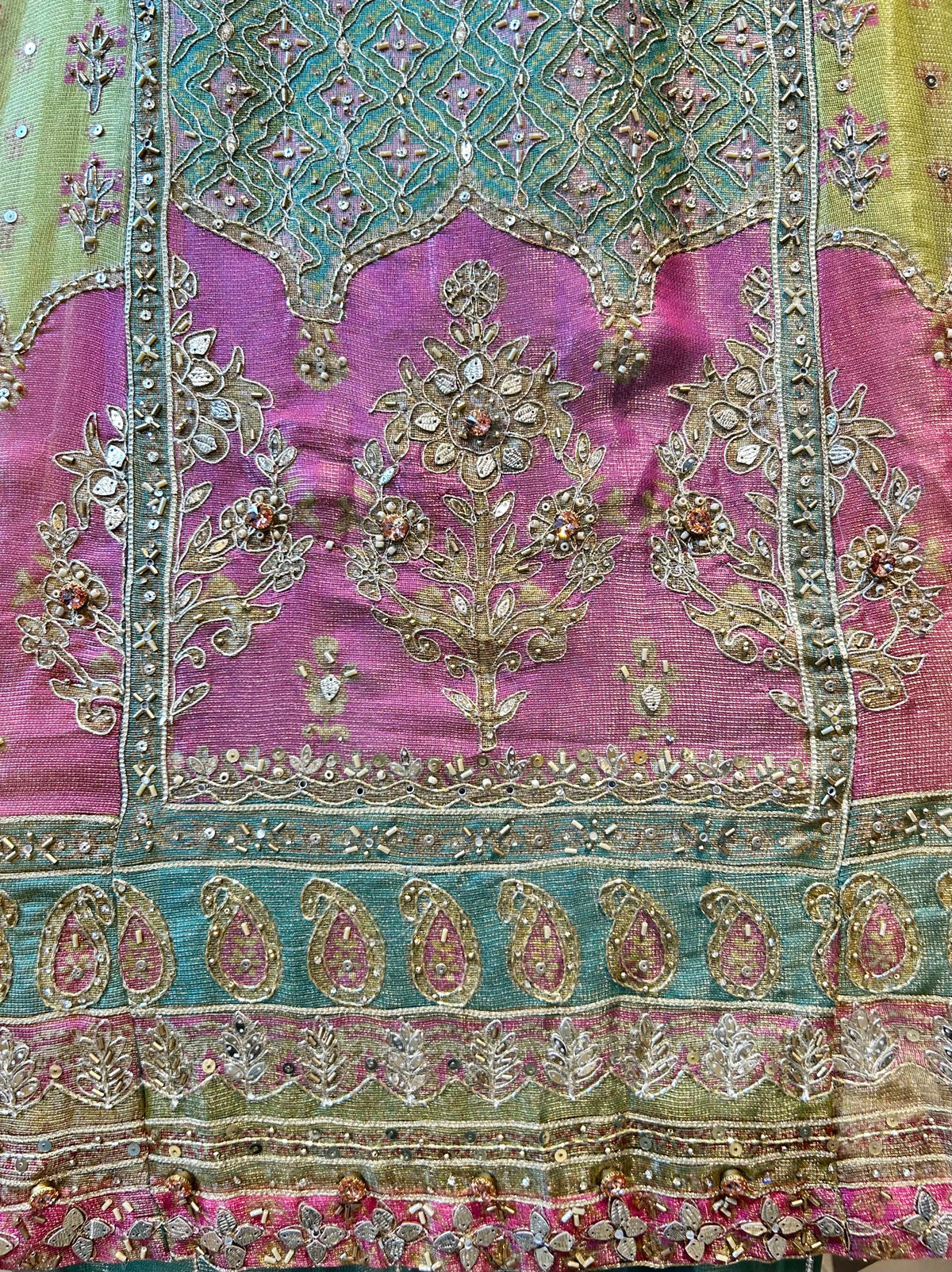 Roshnaz Élite Anarkali Set