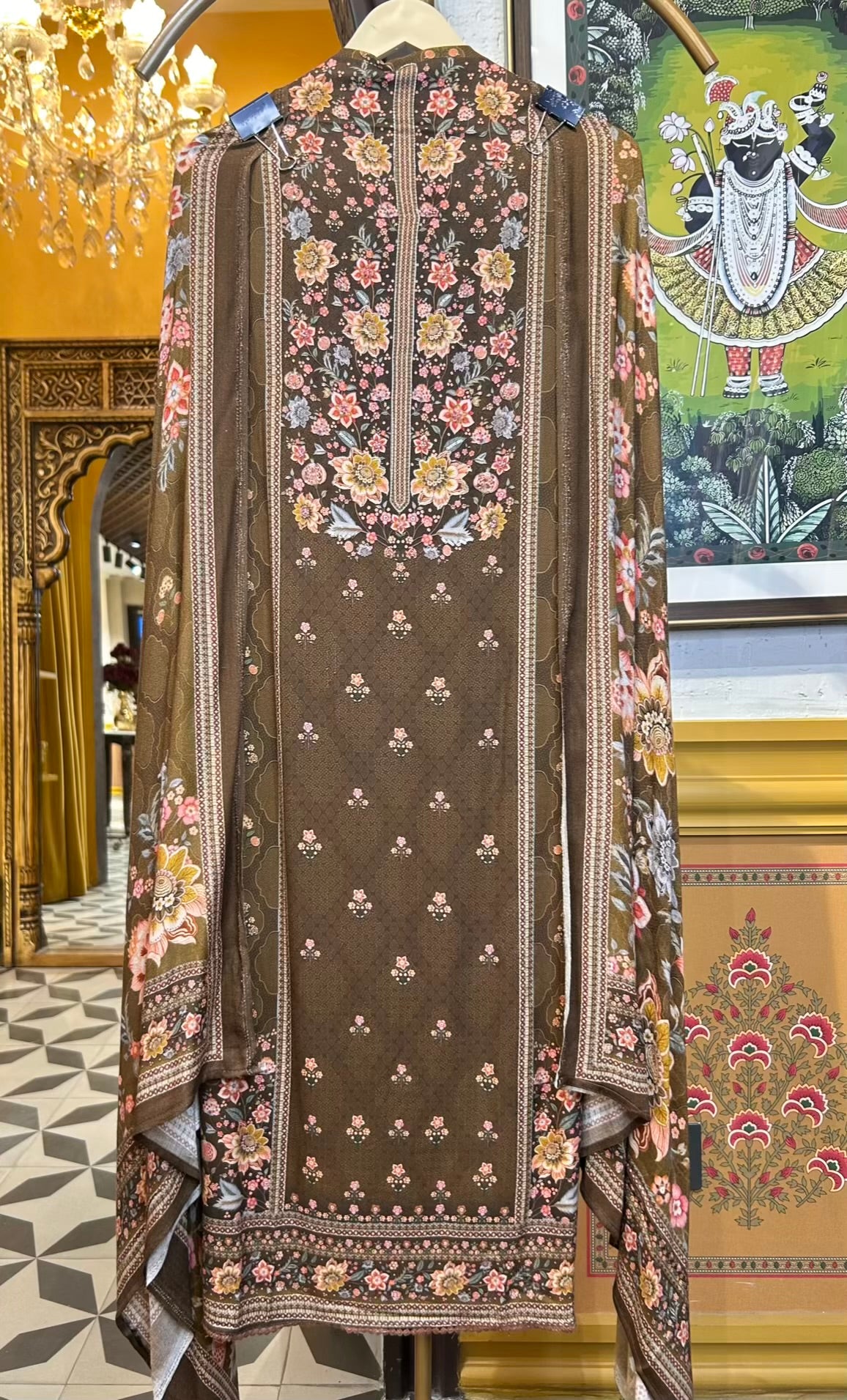 Mahira-é-Pashm Suit (Brown)