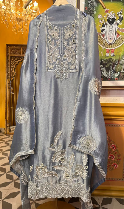 Sabeen-é-Noor (Silver Grey)