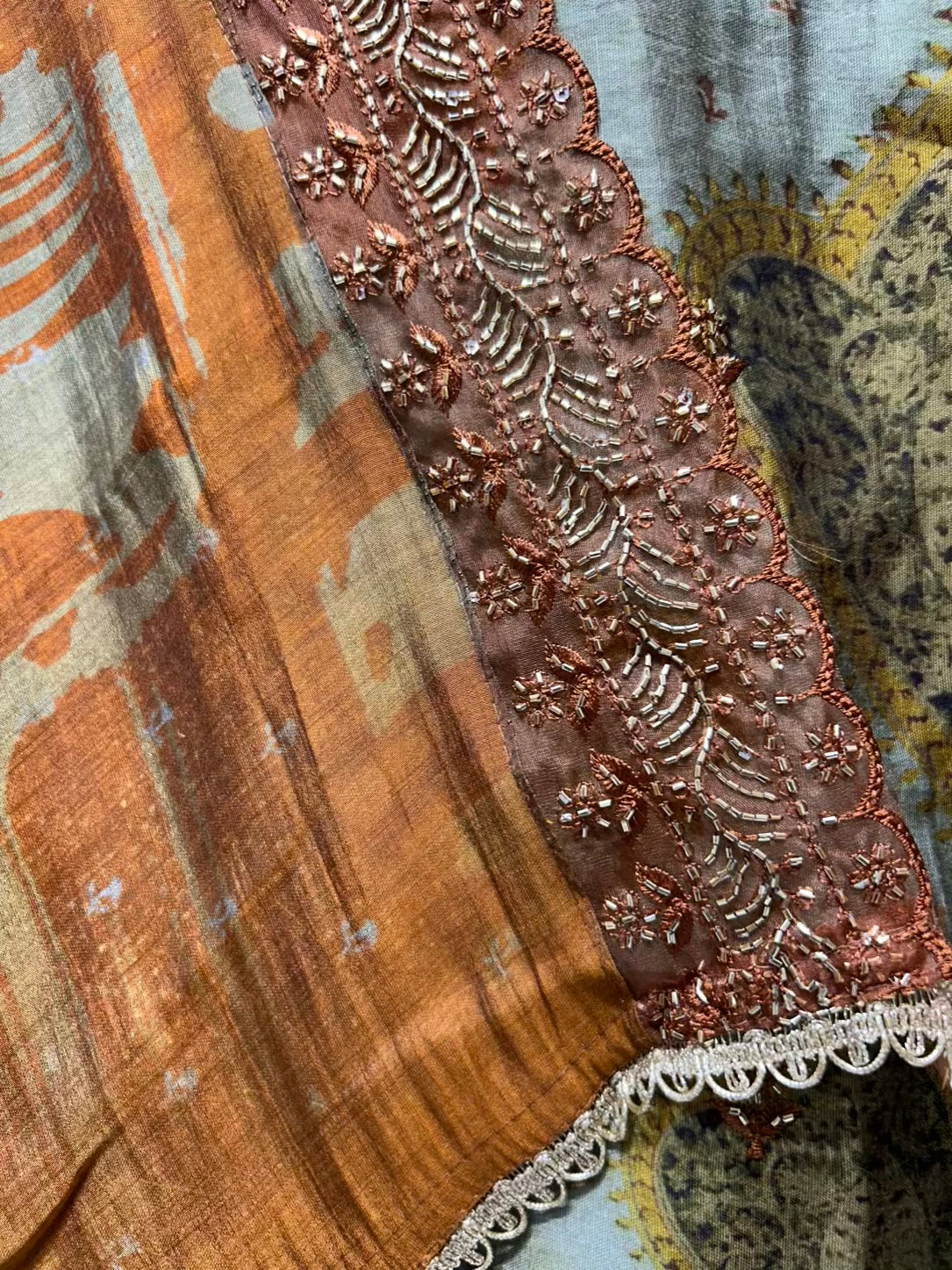 Zehna Neckline Naqsh Suit (Rust)