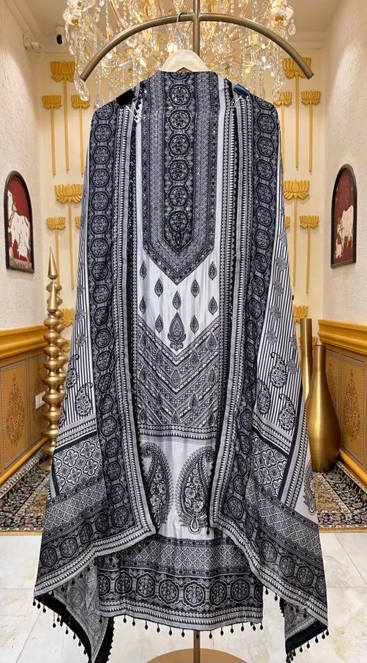 Mehrya Silk Aabroo Suit