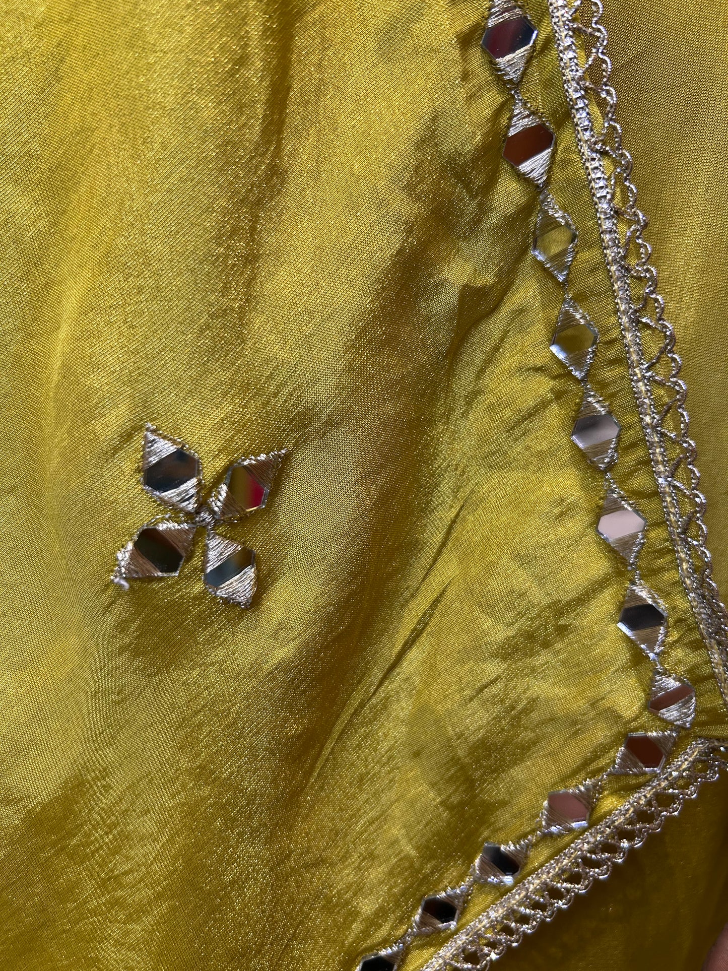 Zareen Jhalak Suit (Yellow)