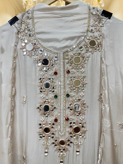 Ishana Aaina Élan Suit