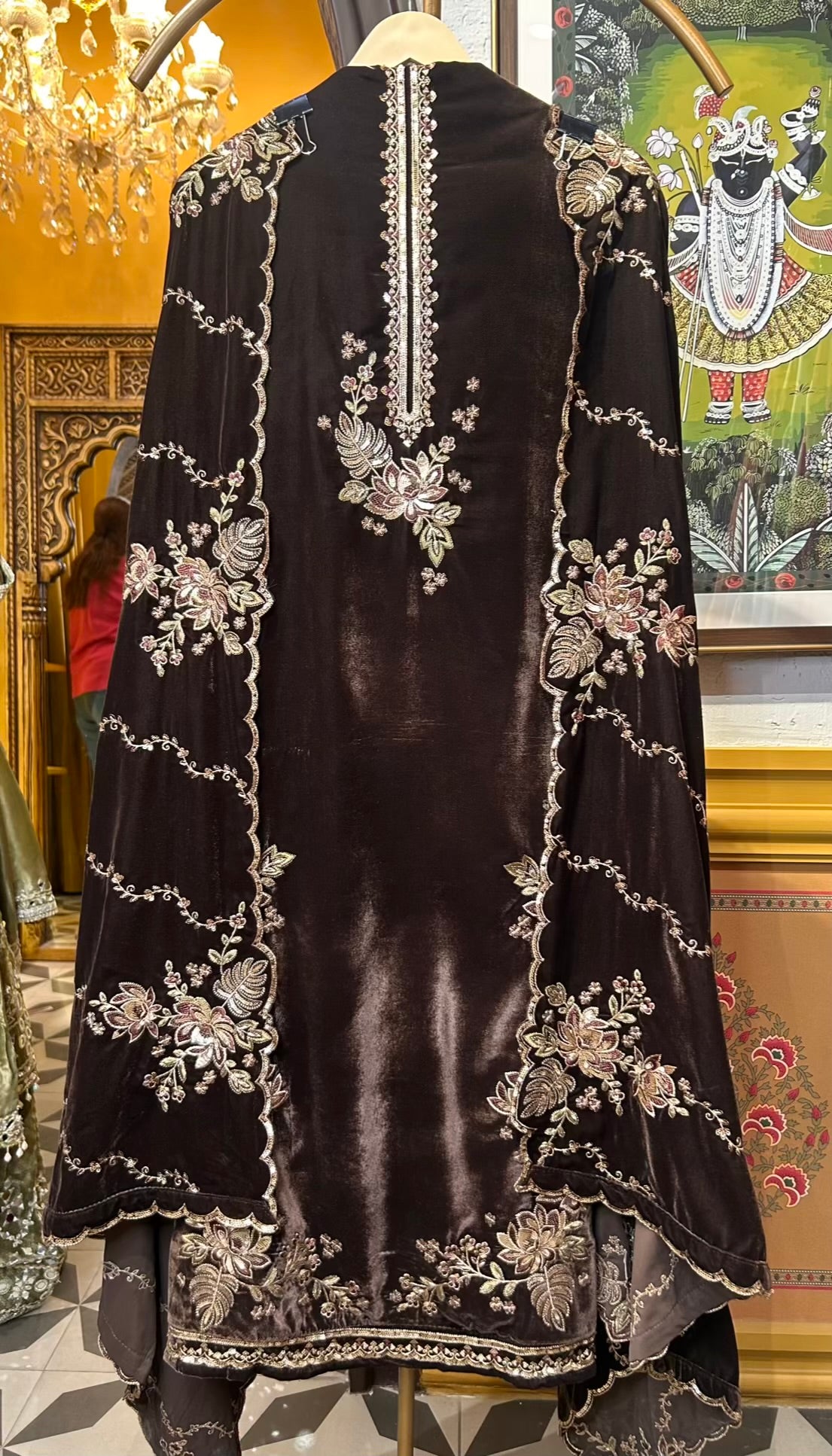 Nayab-é-Velour (Brown)