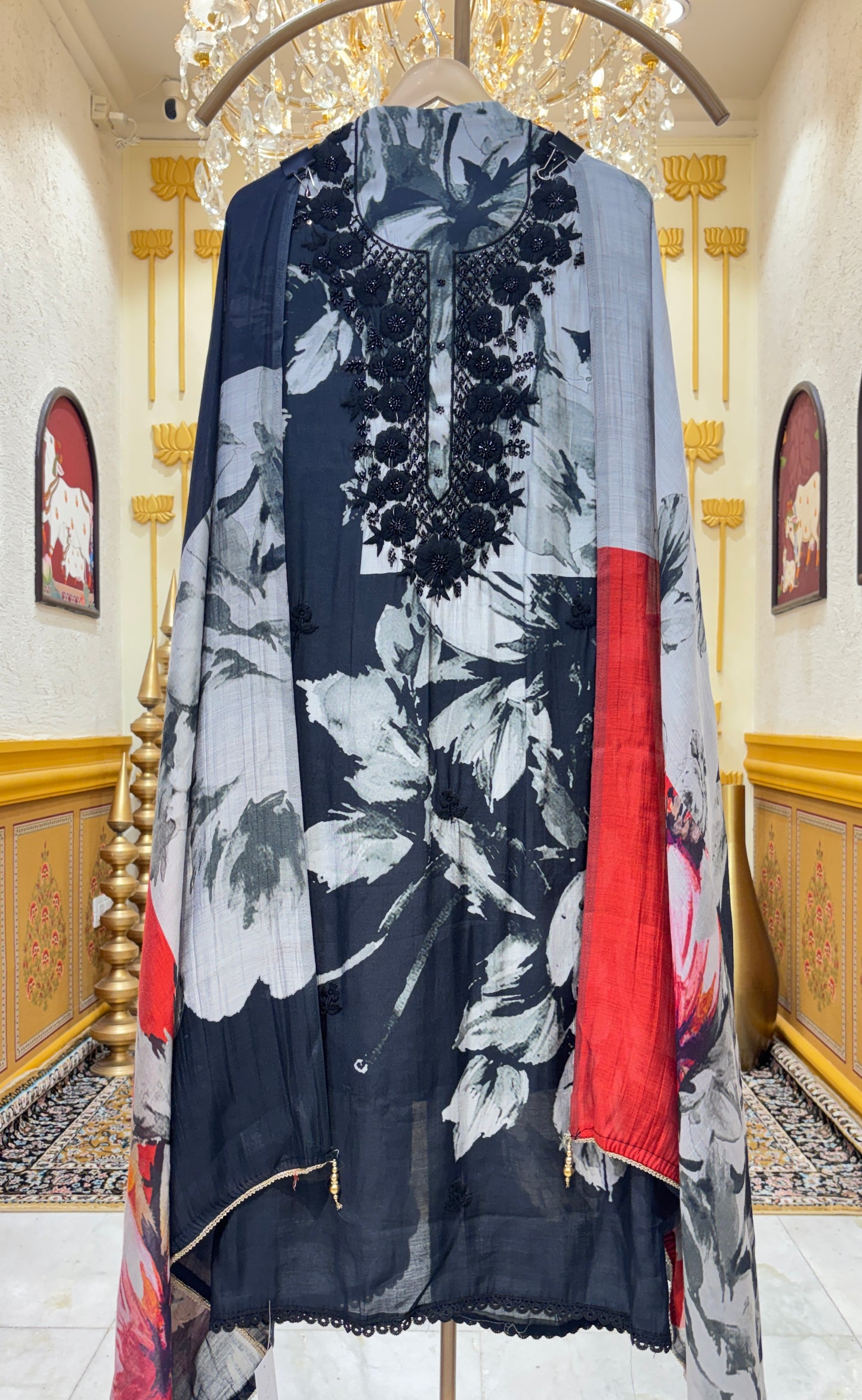 Gulnaaz Printed Muslin Suit