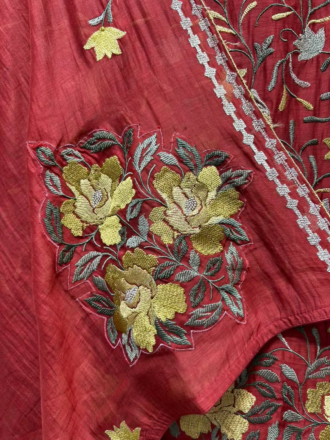 Iraaya Jalkaar Mul Suit (Maroon)