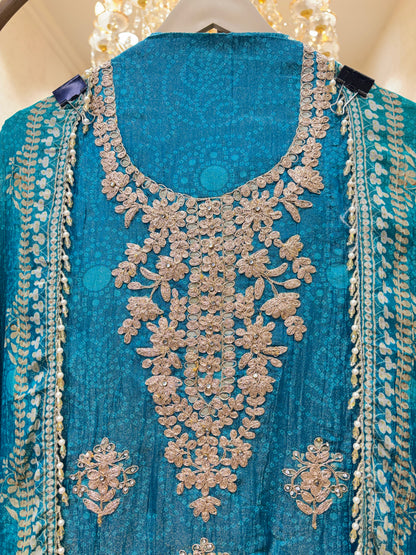 Noor Tissé Suit