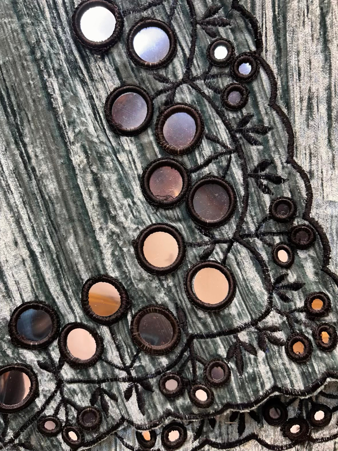 Mehrveen Crush Velvet Royale Suit (Blue)