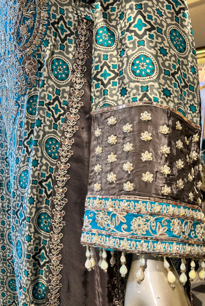 Adaa-e-Shahi Pakistani Choga