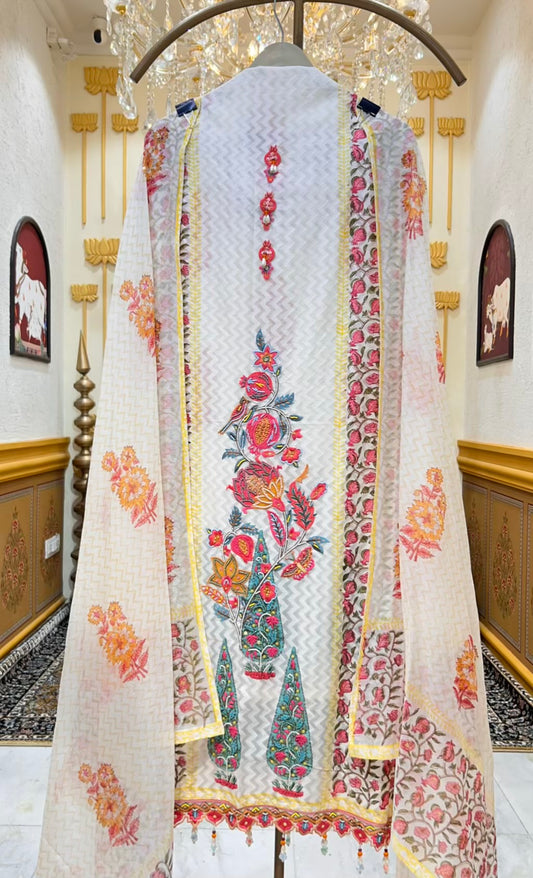 Aroha Moti Thread Mul Suit