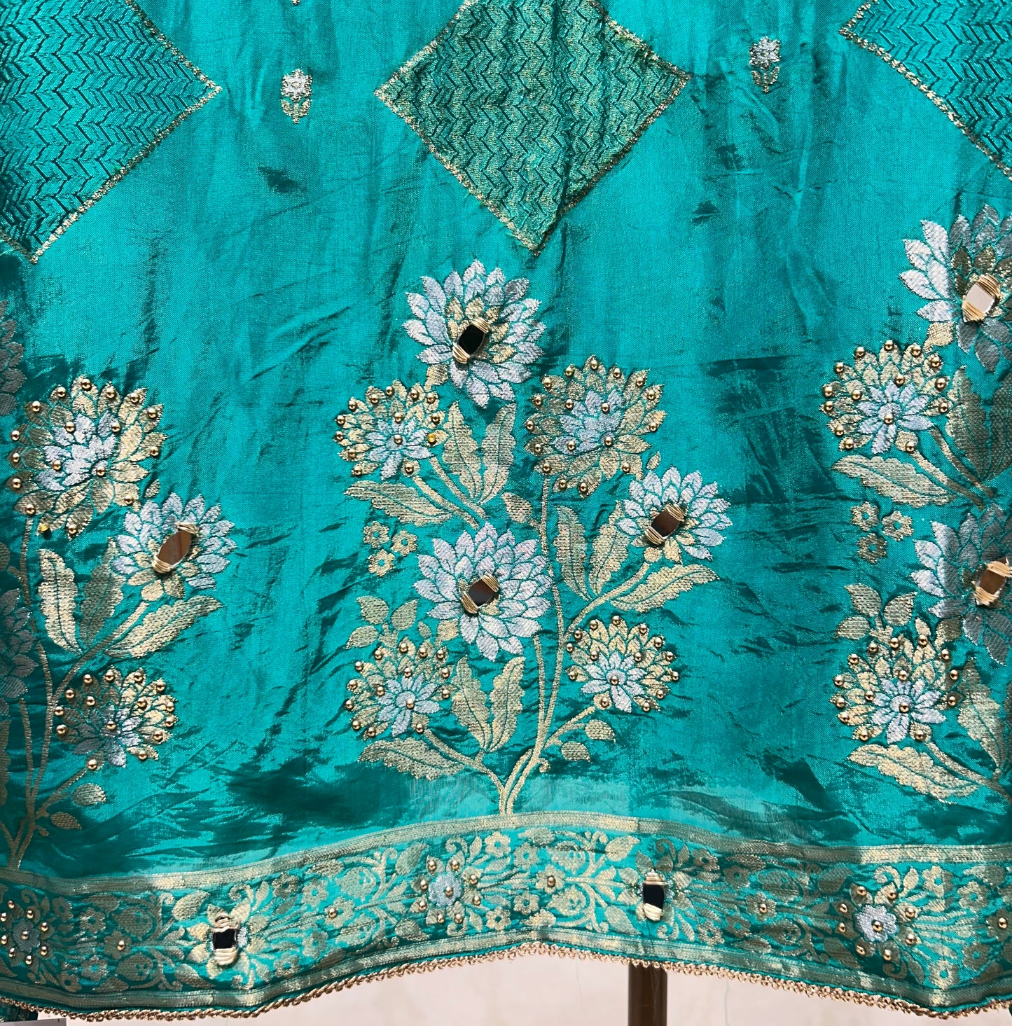 Rajsi Noor Suit
