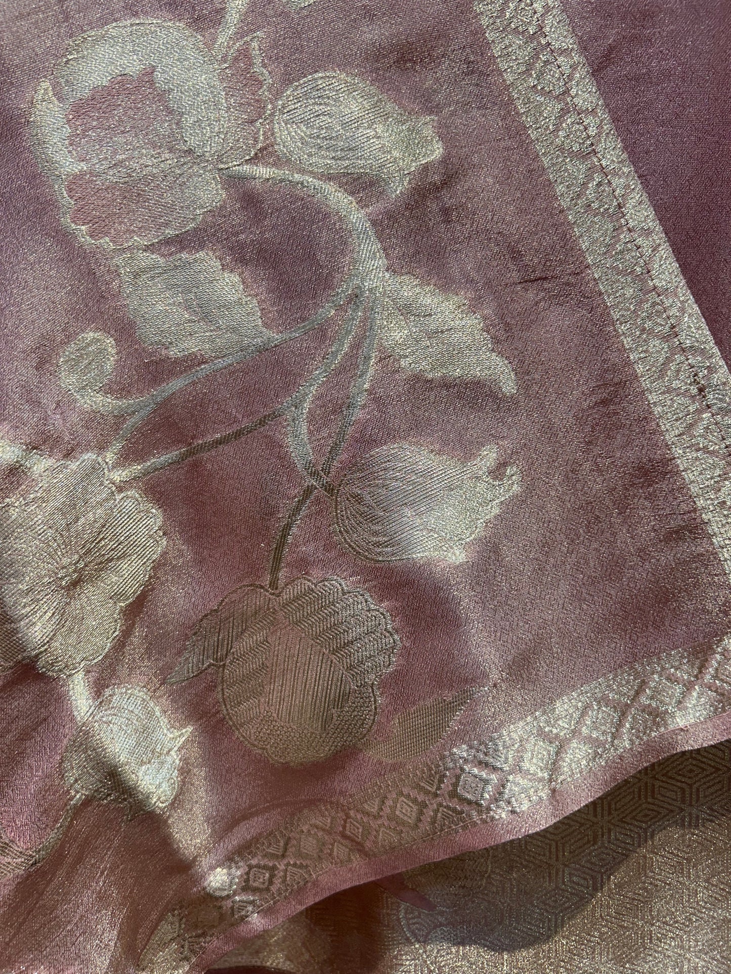 Tisséra Banaras Suit
