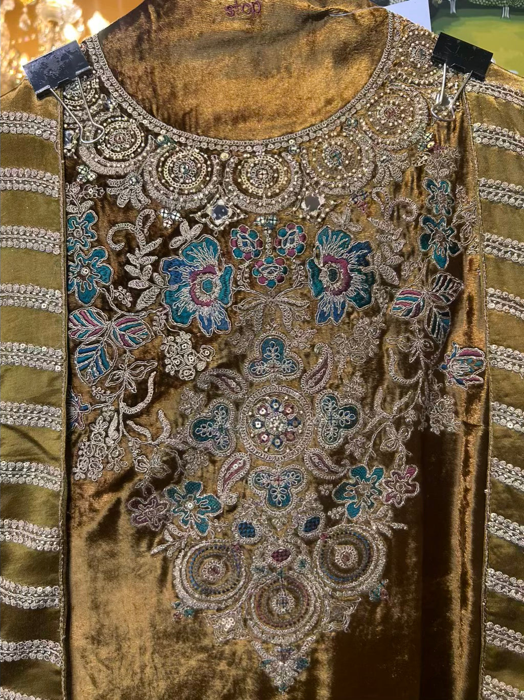 Zohraé-Velvet Suit (Brown)