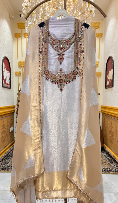 Vaidehi Élan Suit