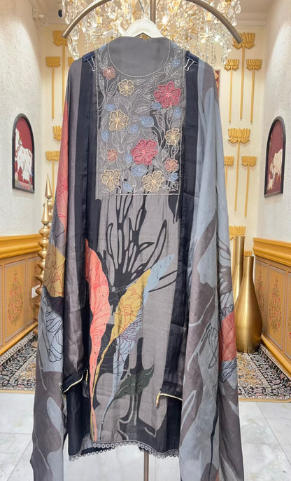 Zehna Pearl Line Suit (Grey)