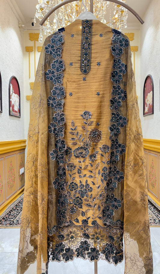 Ruhzeen Pakistani Suit
