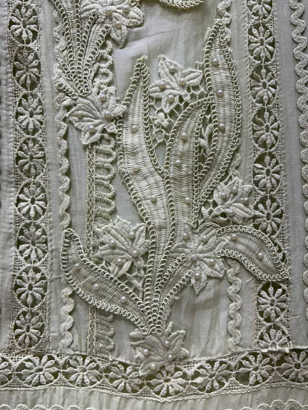 Aamira Dori Moti Mul Suit