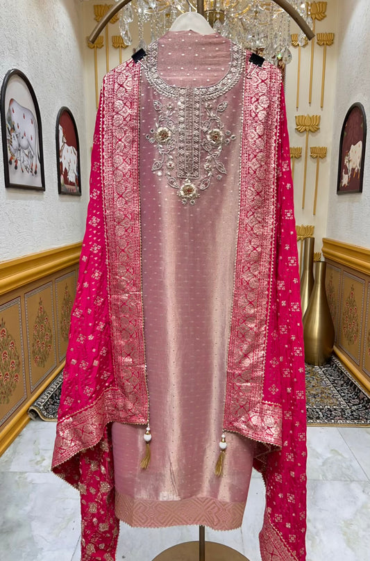 Afsara Banarasi Élan Suit (Pink)