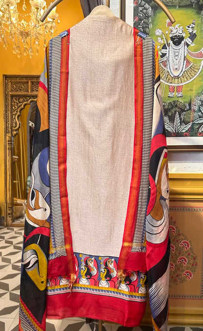 Noorvi Maheshwari Suit