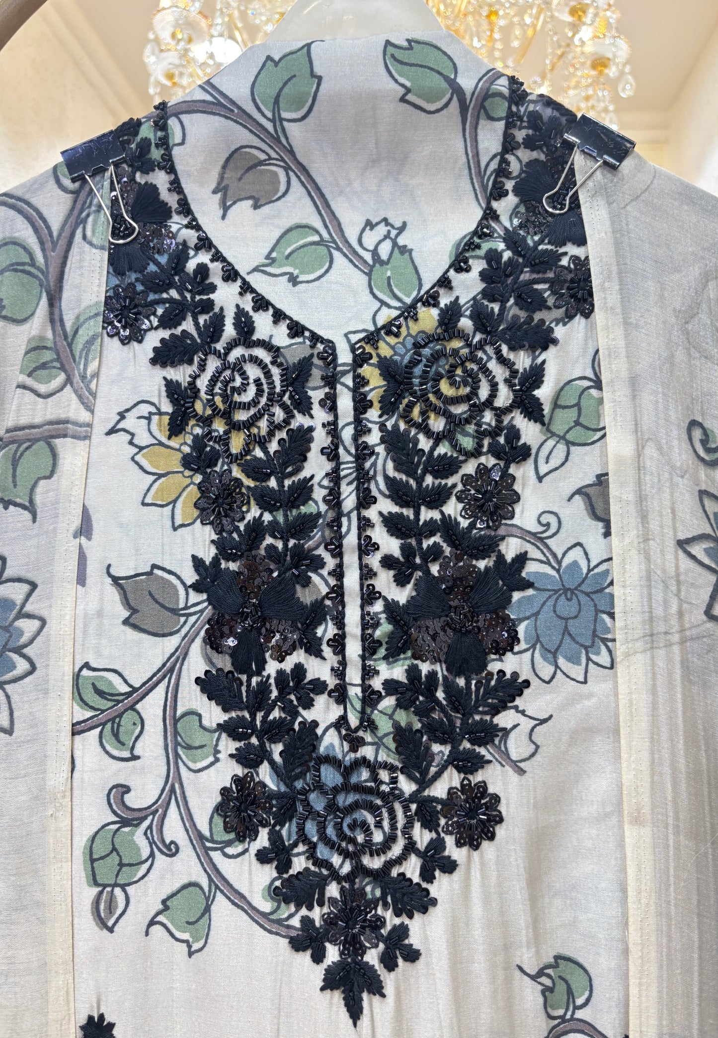 Gulnaaz Printed Muslin Suit