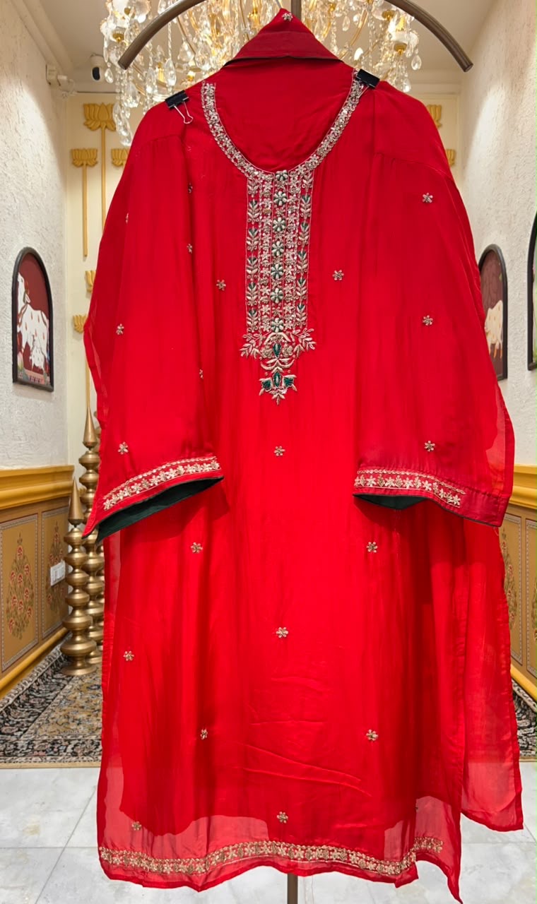Surkh Meher Suit